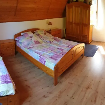 Koeroesparti Paradicsom بيت للعطل *